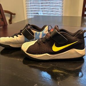 Nike Kids Team Huddle D12 Sneakers